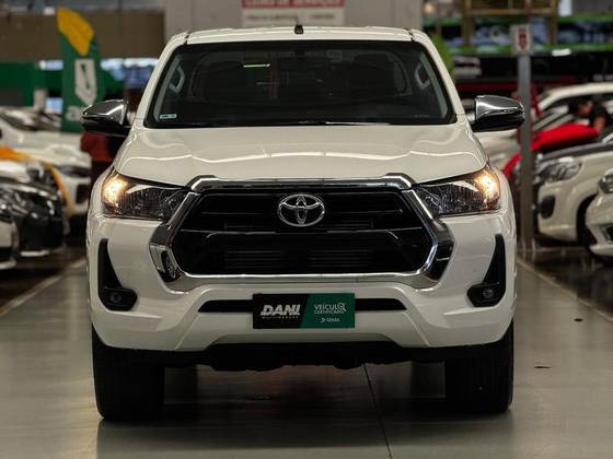 TOYOTA HILUX 2.8 D-4D TURBO DIESEL CD SRV 4X4 AUTOMÁTICO